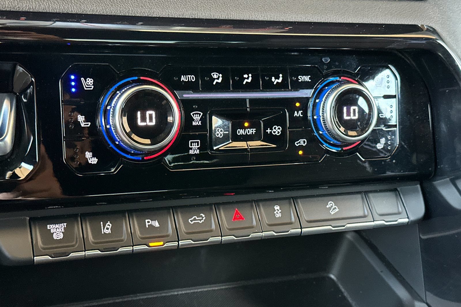 Certified 2025 GMC Sierra 2500 AT4 AWD/4WD image 21