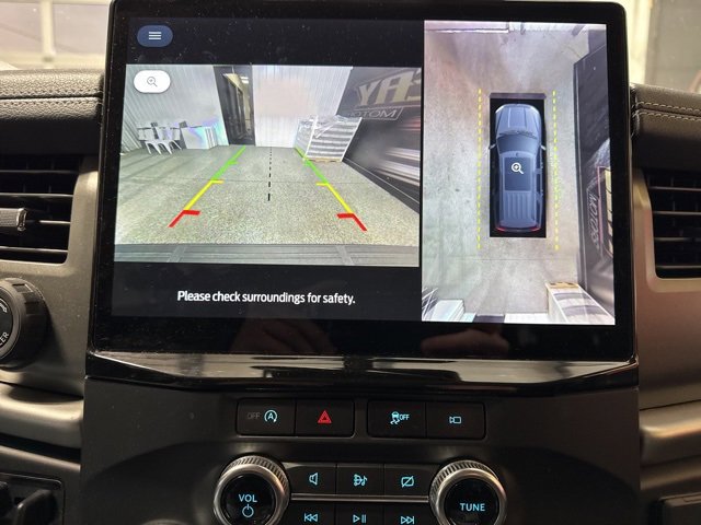 Used 2023 Ford Expedition XLT image 11