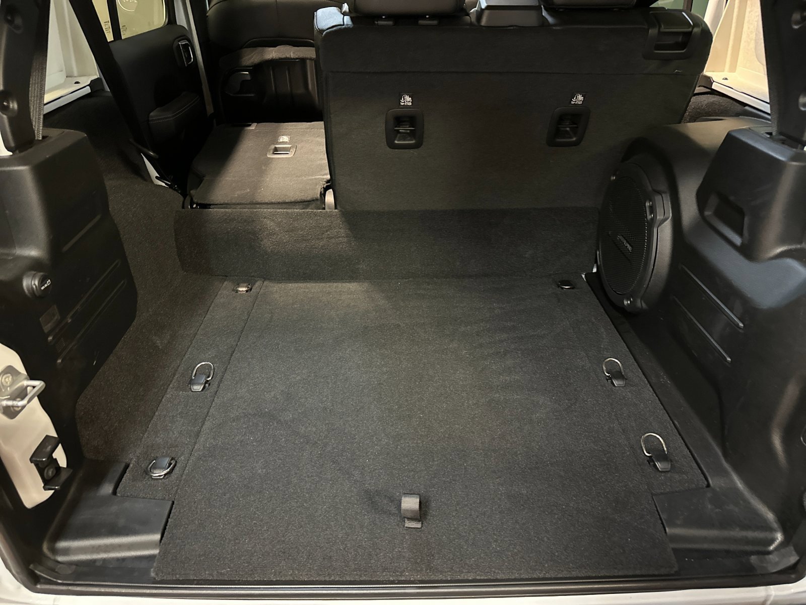 Used 2022 Jeep Wrangler Unlimited Sahara w/ Cold Weather Group image 14