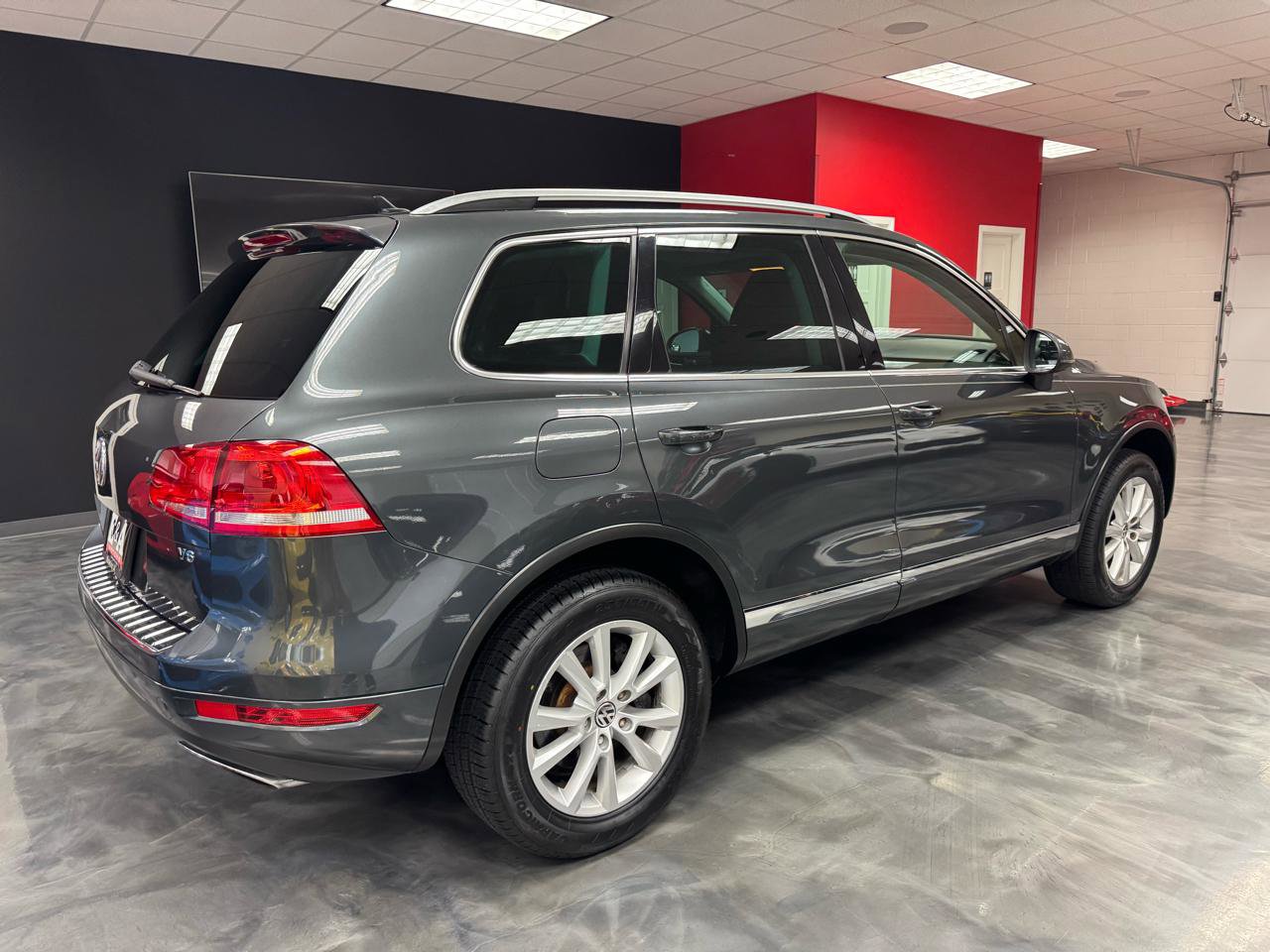 Used 2014 Volkswagen Touareg Sport AWD/4WD image 5