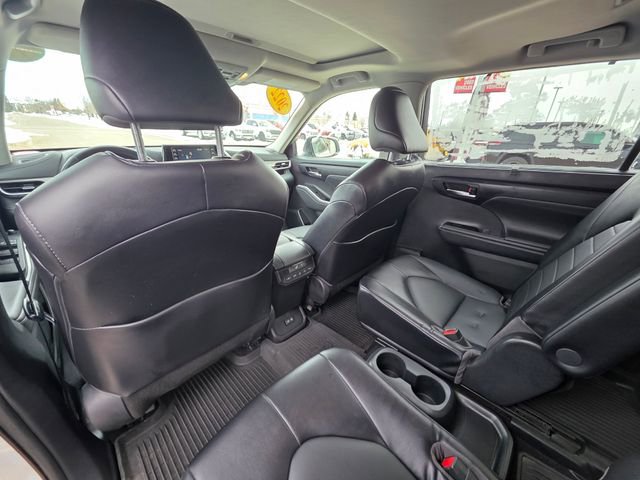 Used 2022 Toyota Highlander XLE image 14