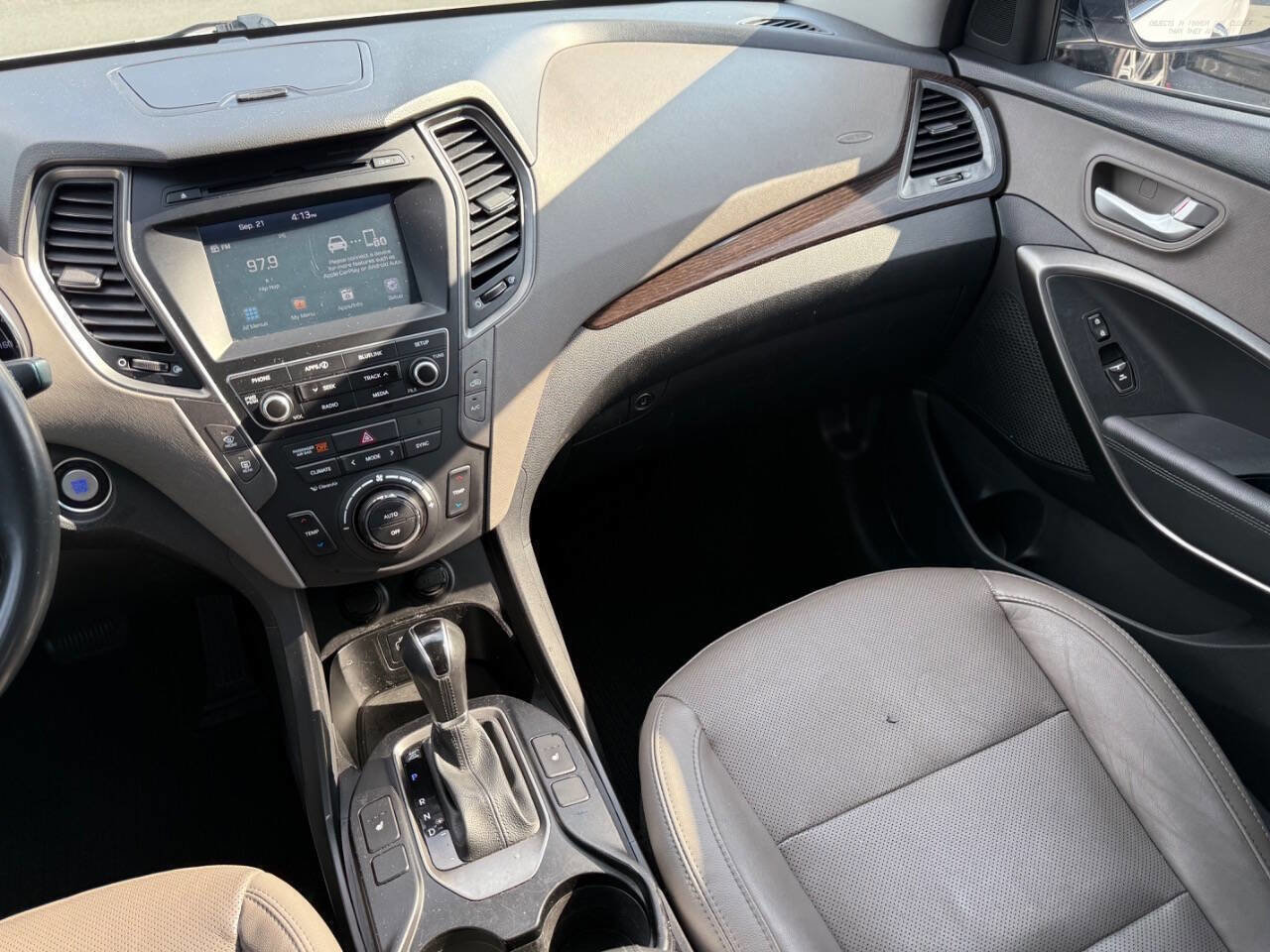 Used 2017 Hyundai Santa Fe Sport image 19