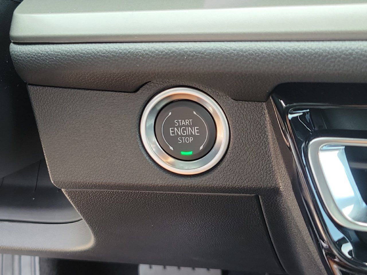 New 2027 Chevrolet Traverse LT w/ Sun and Wheel Package FWD image 27