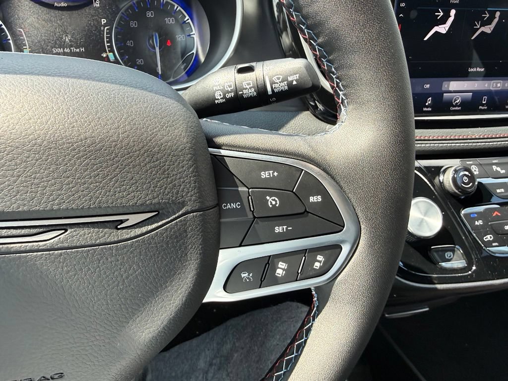 New 2027 Chrysler Pacifica Select FWD image 17