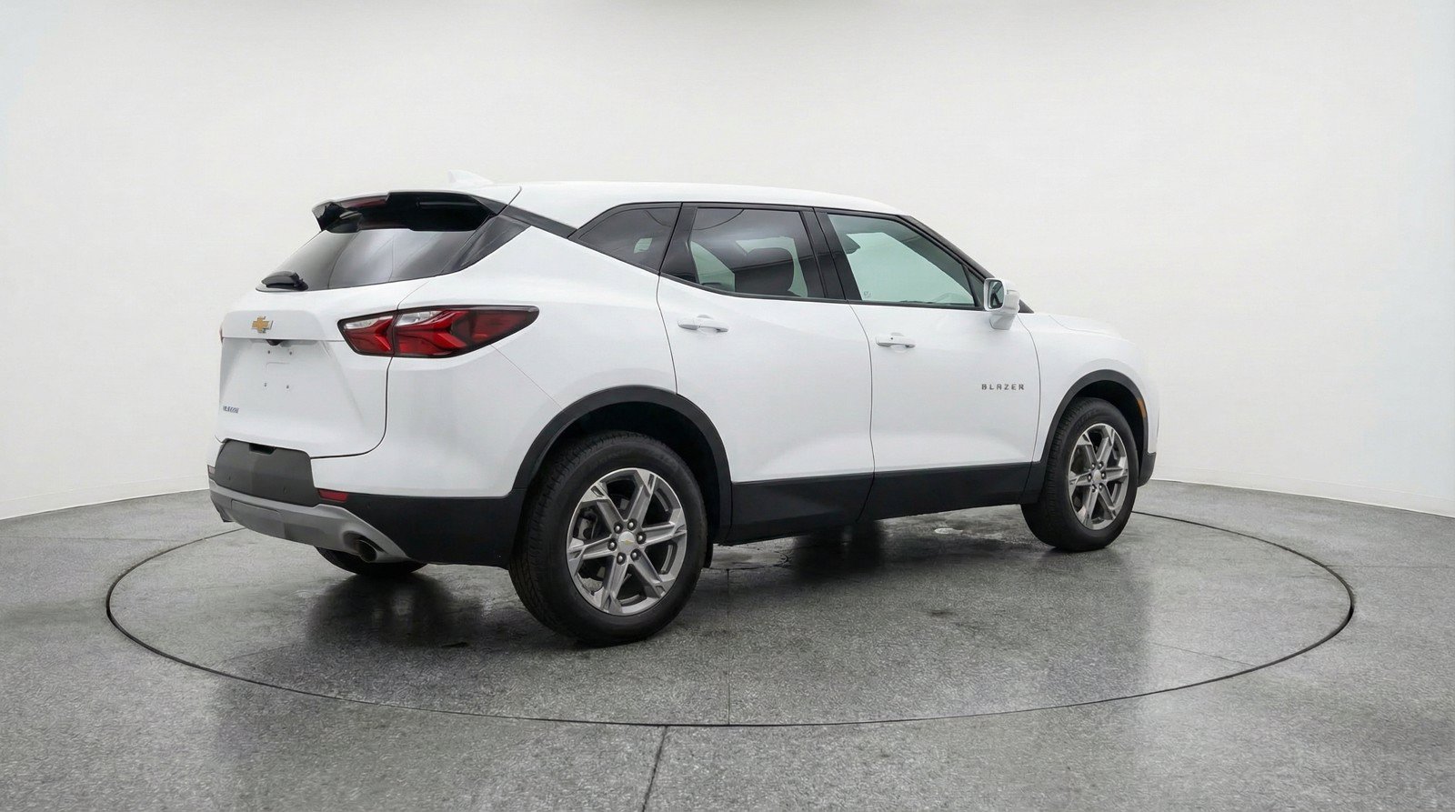 Used 2025 Chevrolet Blazer LT FWD image 9