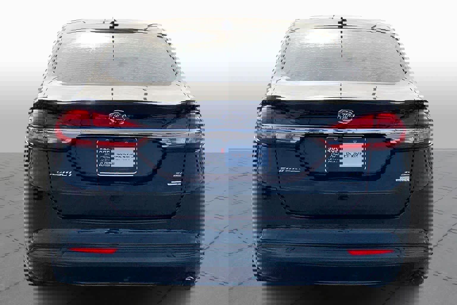 Used 2018 Ford Fusion SE w/ Fusion SE Technology Package image 5