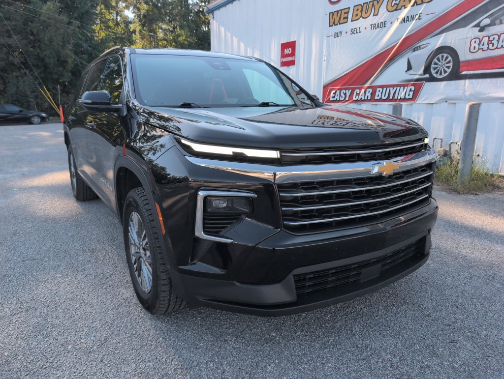 Used 2025 Chevrolet Traverse LT
