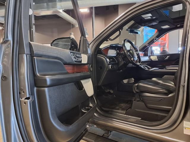 Used 2021 Lincoln Navigator Reserve w/ Luxury Package image 15