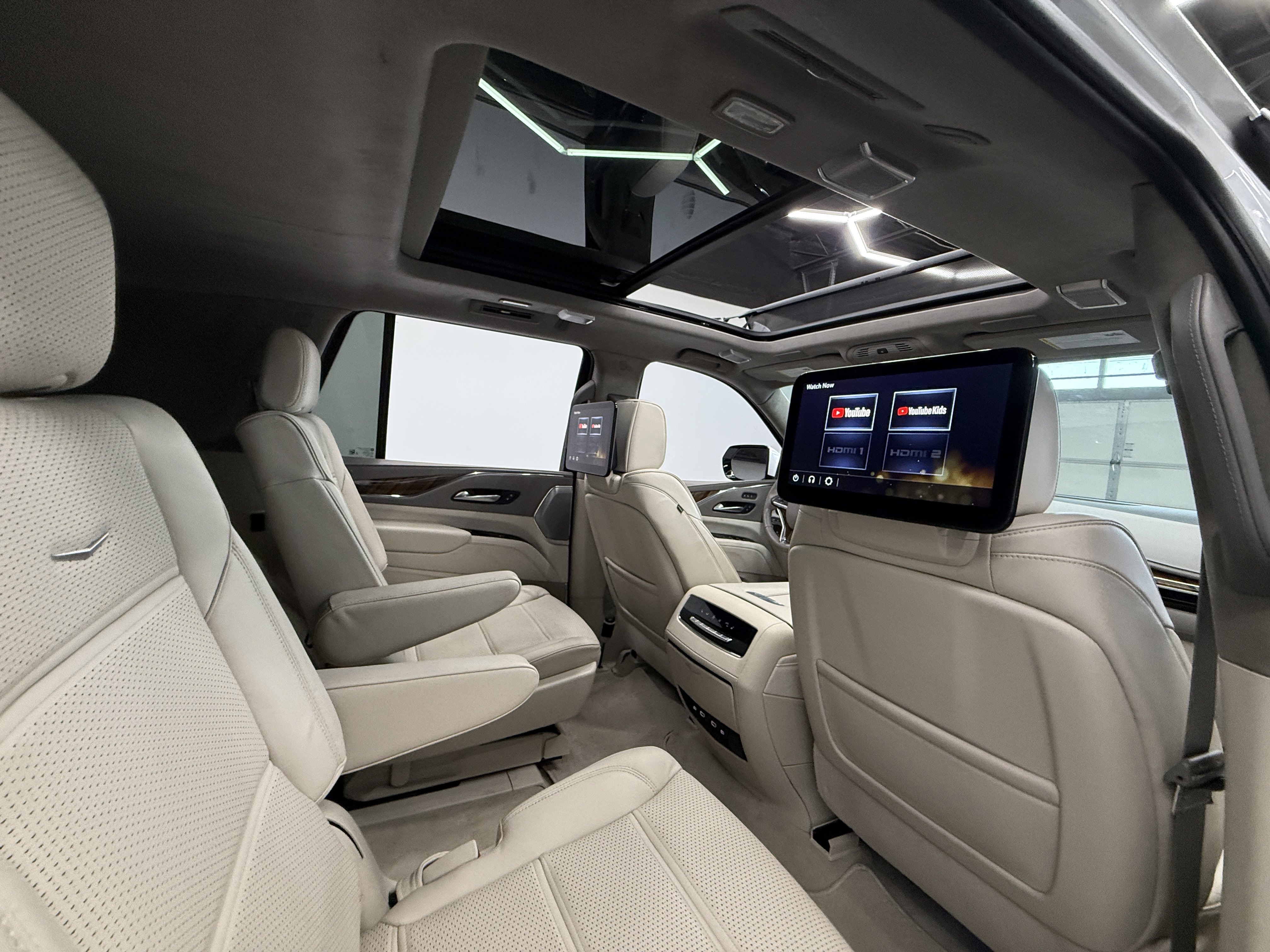 Used 2023 Cadillac Escalade Premium Luxury Platinum image 27