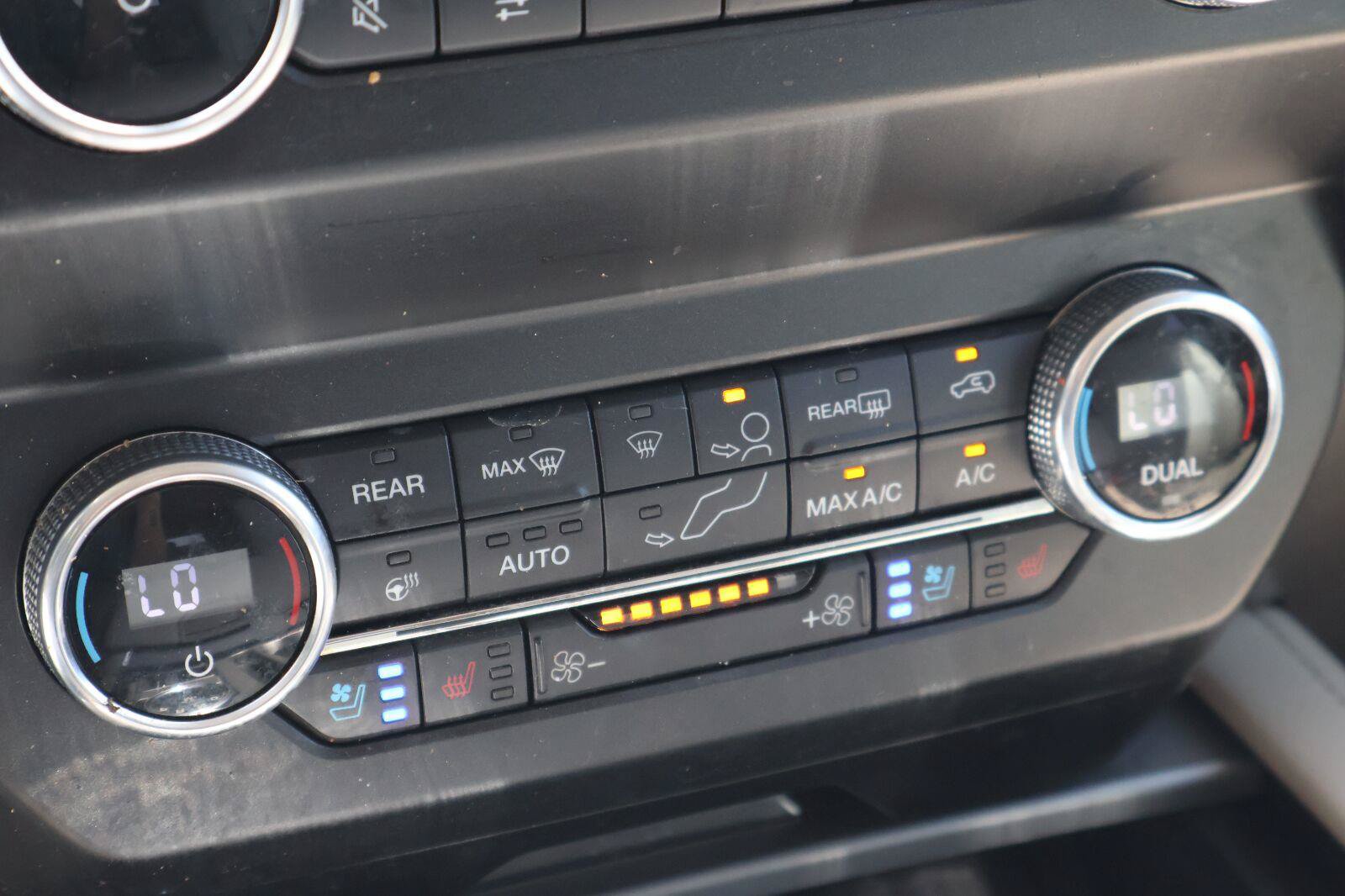 Used 2019 Ford Expedition XLT w/ Equipment Group 202A RWD image 28