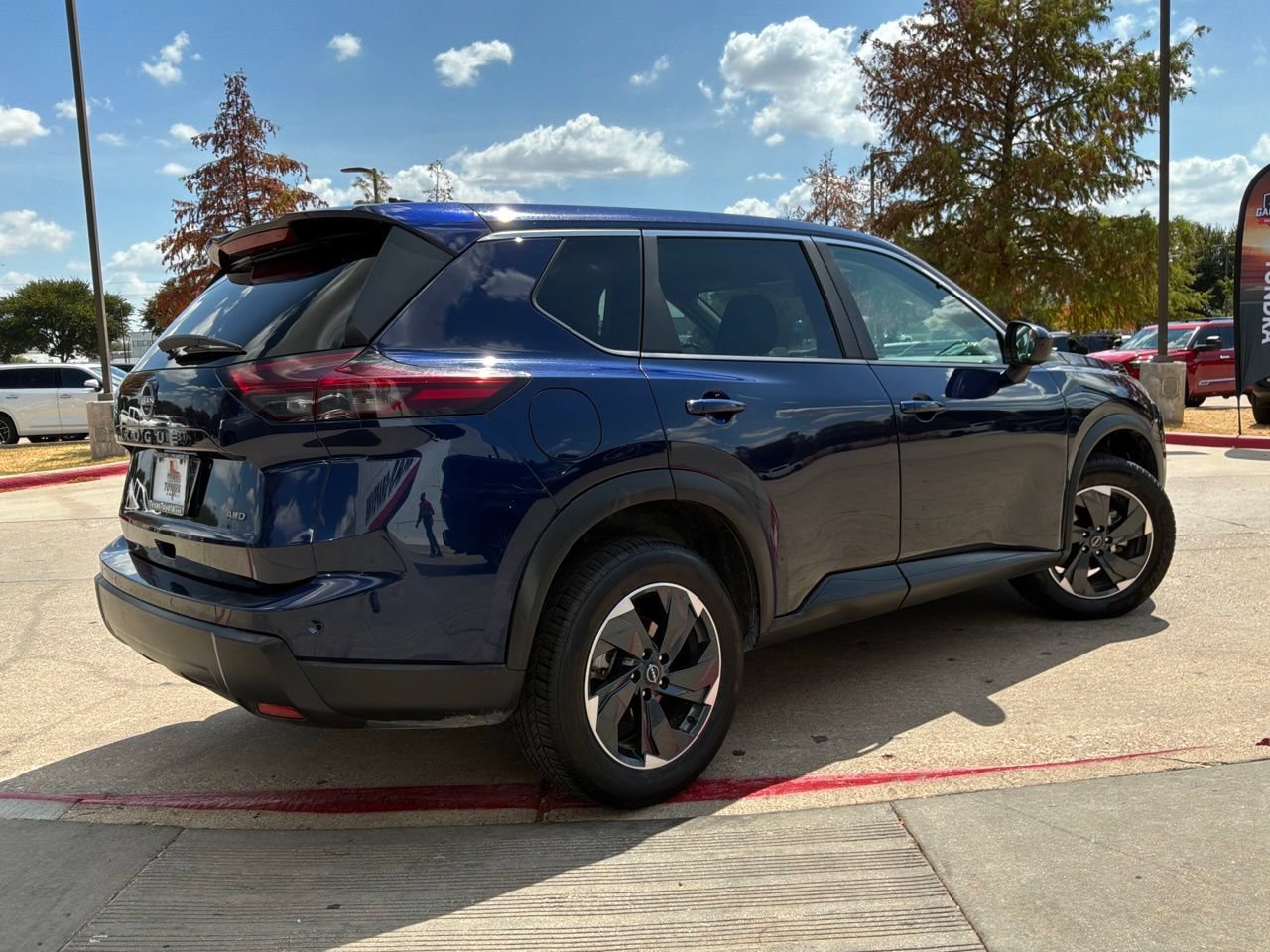 Used 2025 Nissan Rogue SV AWD/4WD image 6