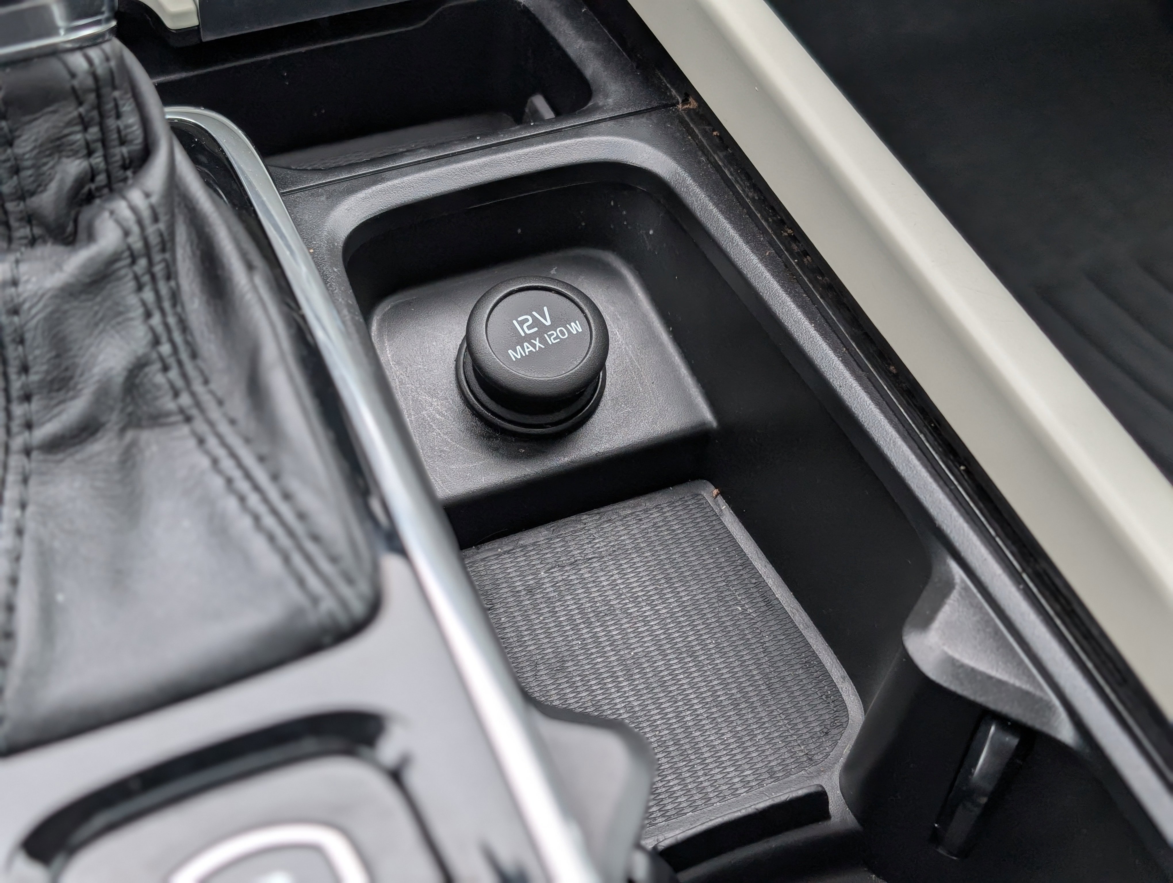 Used 2020 Volvo S60 T6 Momentum image 27