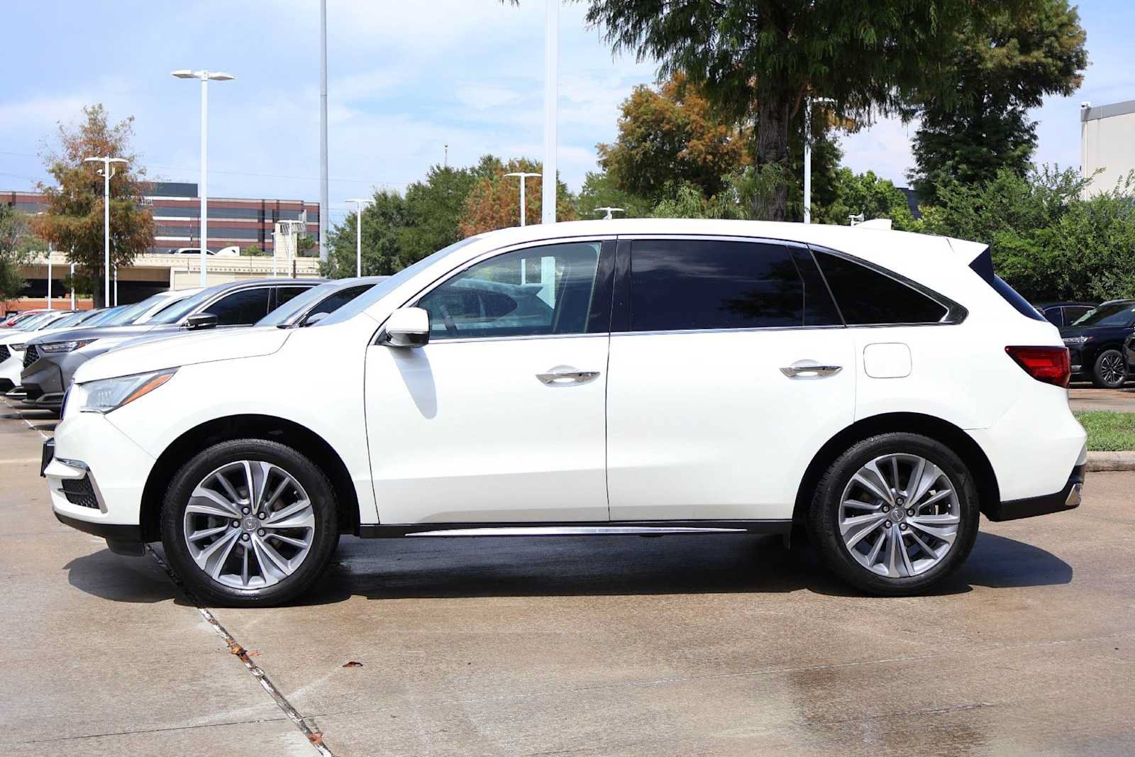 Used 2018 Acura MDX w/ Technology Package FWD image 3