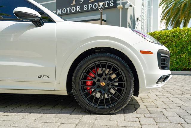 Used 2022 Porsche Cayenne GTS AWD/4WD image 34