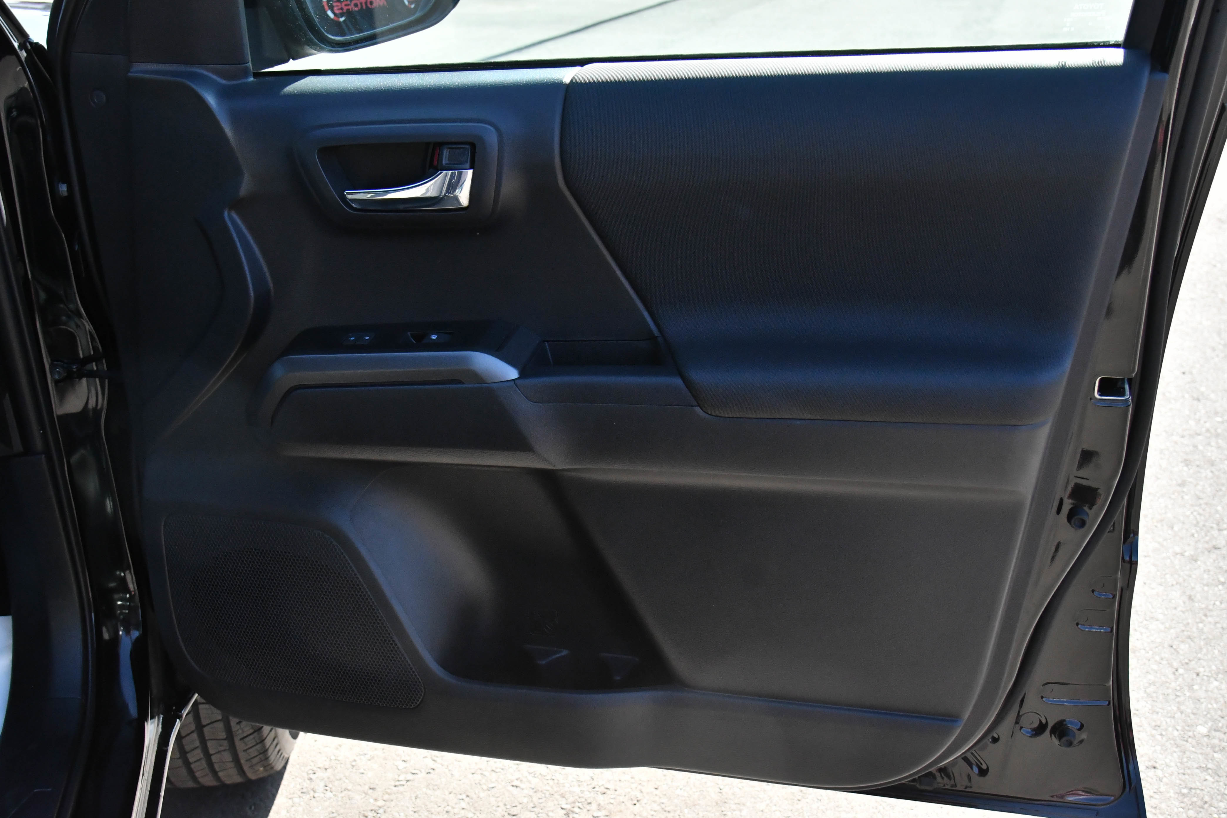 Used 2023 Toyota Tacoma TRD Off-Road w/ Technology Package AWD/4WD image 41