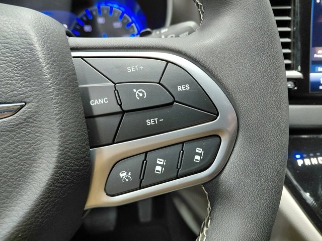 Used 2024 Chrysler Pacifica Touring-L image 39