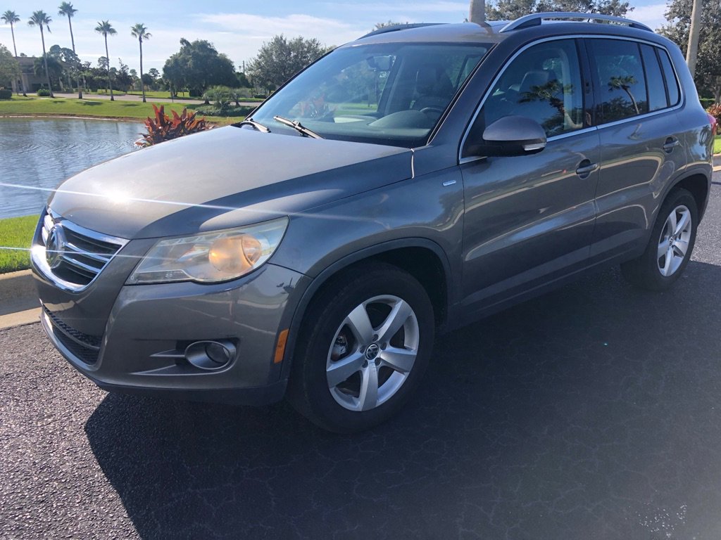 Used 2010 Volkswagen Tiguan Wolfsburg Edition FWD image 1