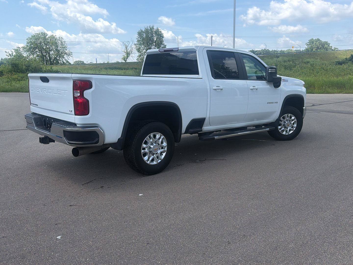 Used 2024 Chevrolet Silverado 2500 LT AWD/4WD image 5