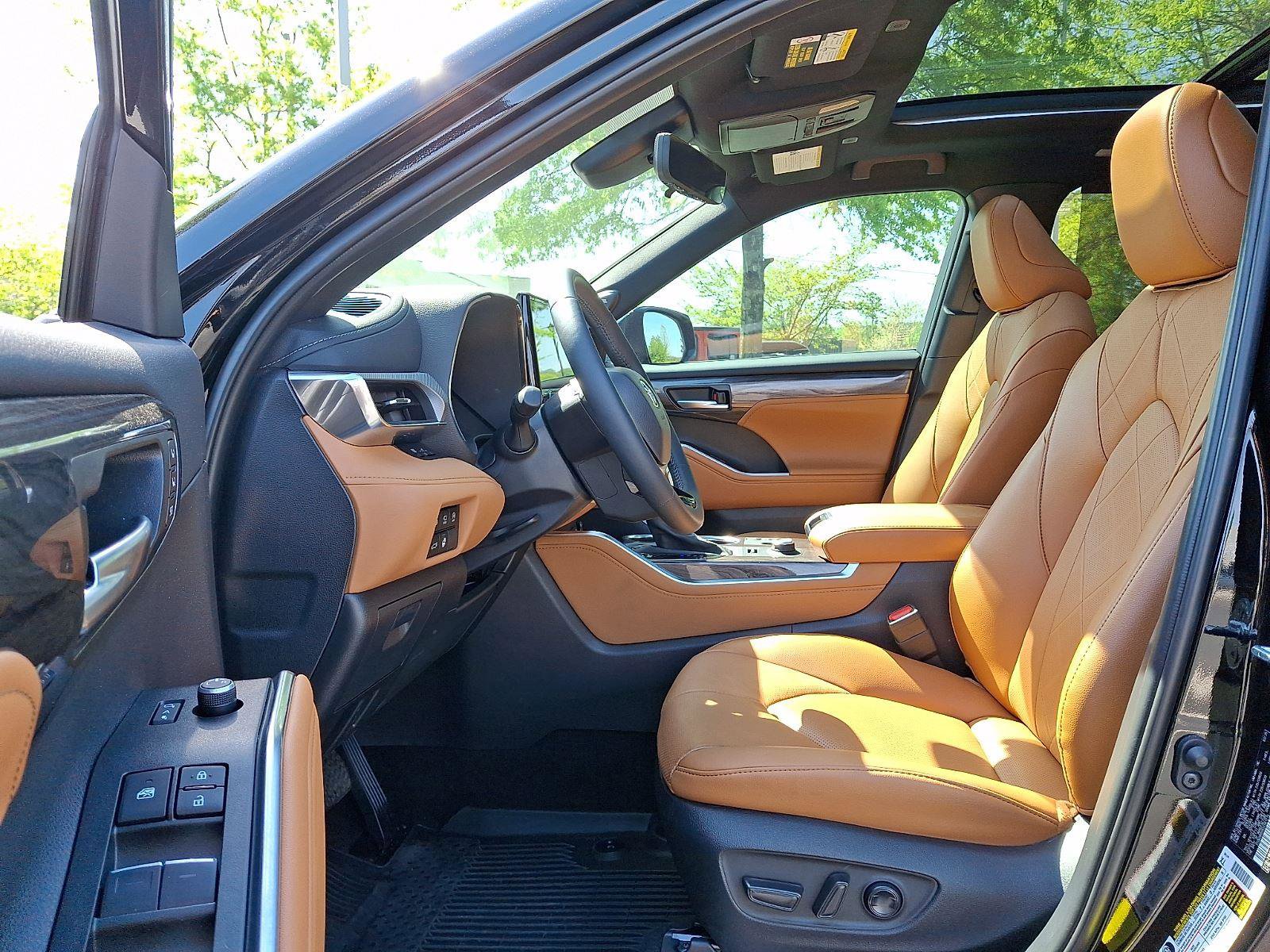 Used 2025 Toyota Highlander Platinum image 13