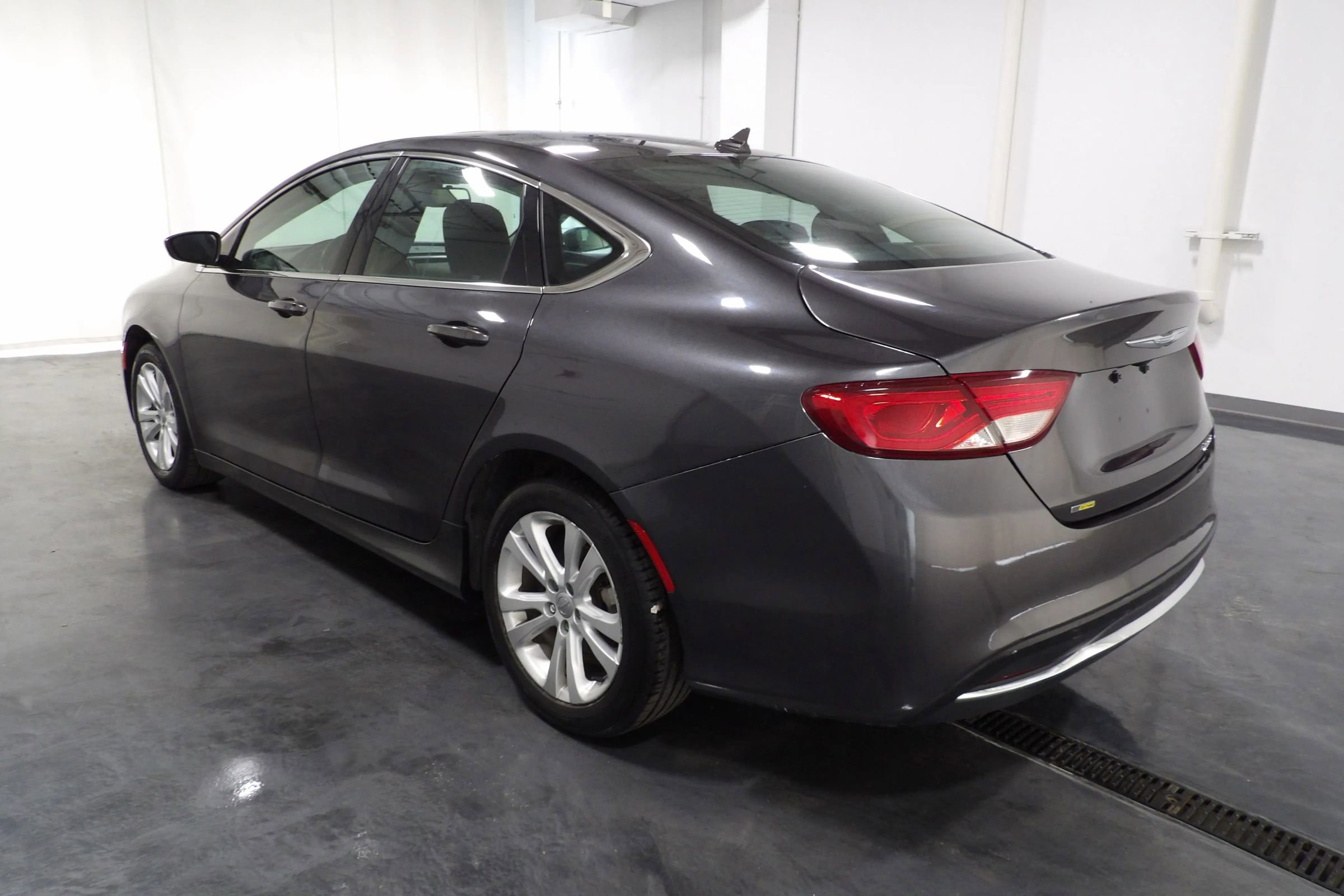 Used 2015 Chrysler 200 Limited w/ Convenience Group image 6