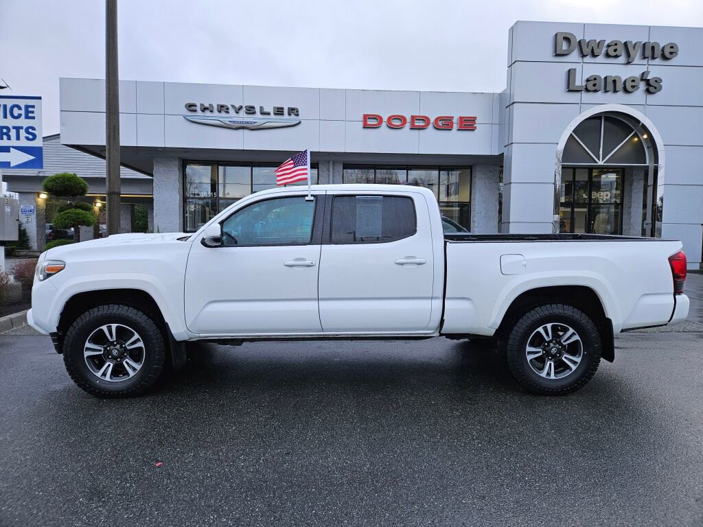 Used 2018 Toyota Tacoma SR5 image 2