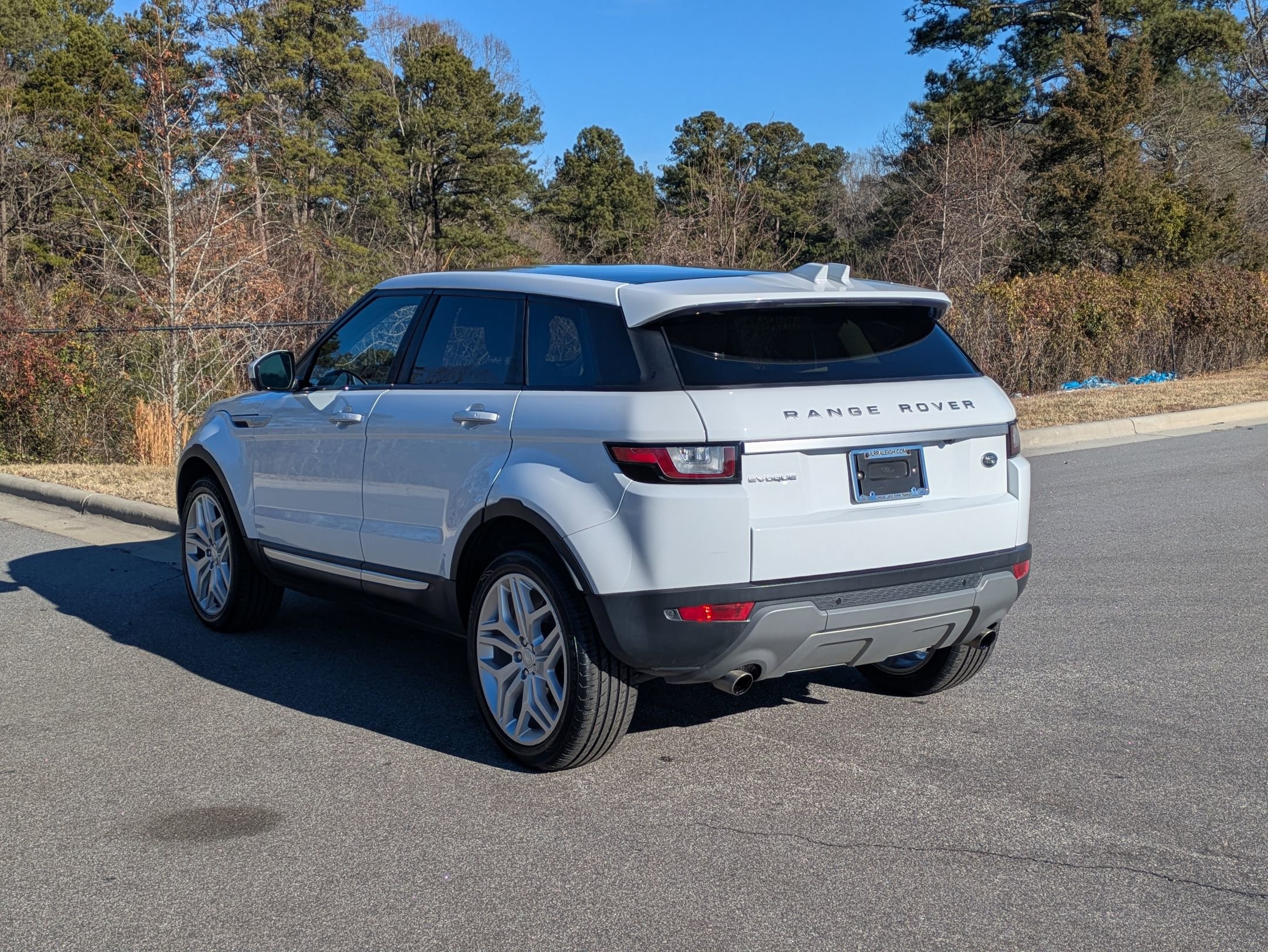 Used 2019 Land Rover Range Rover Evoque HSE image 7