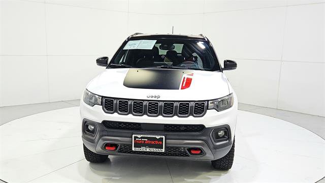 Used 2025 Jeep Compass Trailhawk AWD/4WD image 2