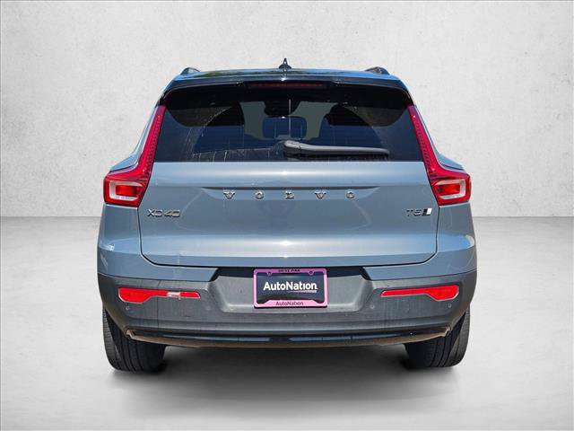 Used 2022 Volvo XC40 T5 R-Design w/ Climate Package AWD/4WD image 6