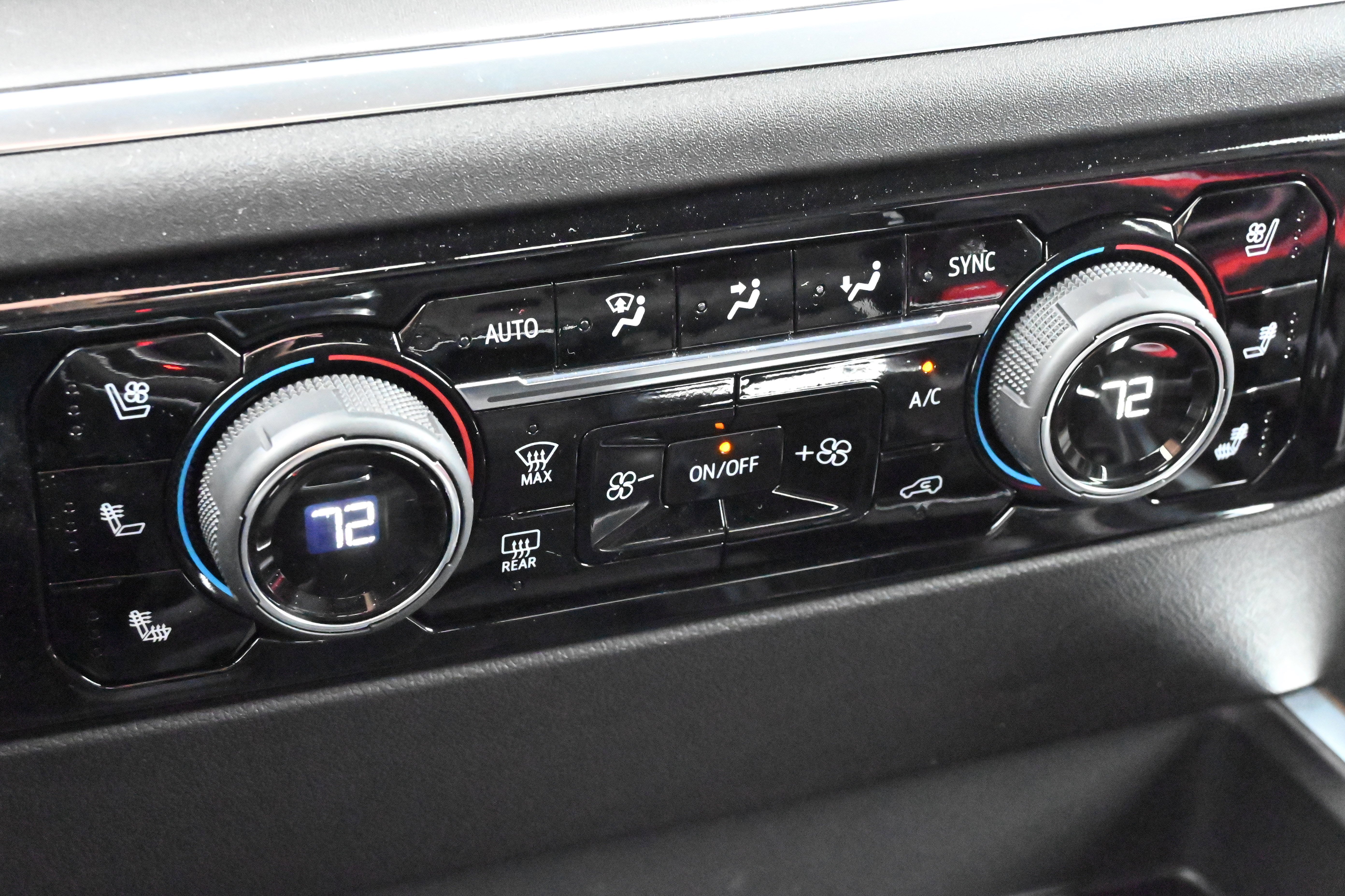 Used 2025 Chevrolet Silverado 1500 High Country w/ Technology Package image 24