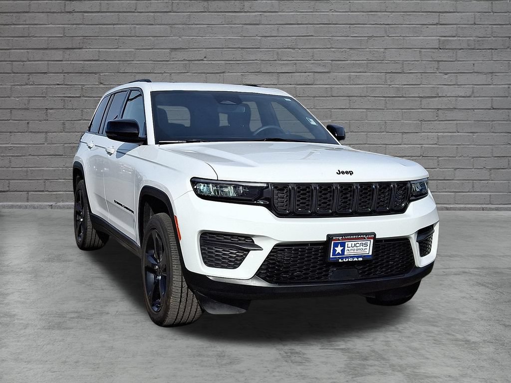 Used 2023 Jeep Grand Cherokee Altitude AWD/4WD image 2