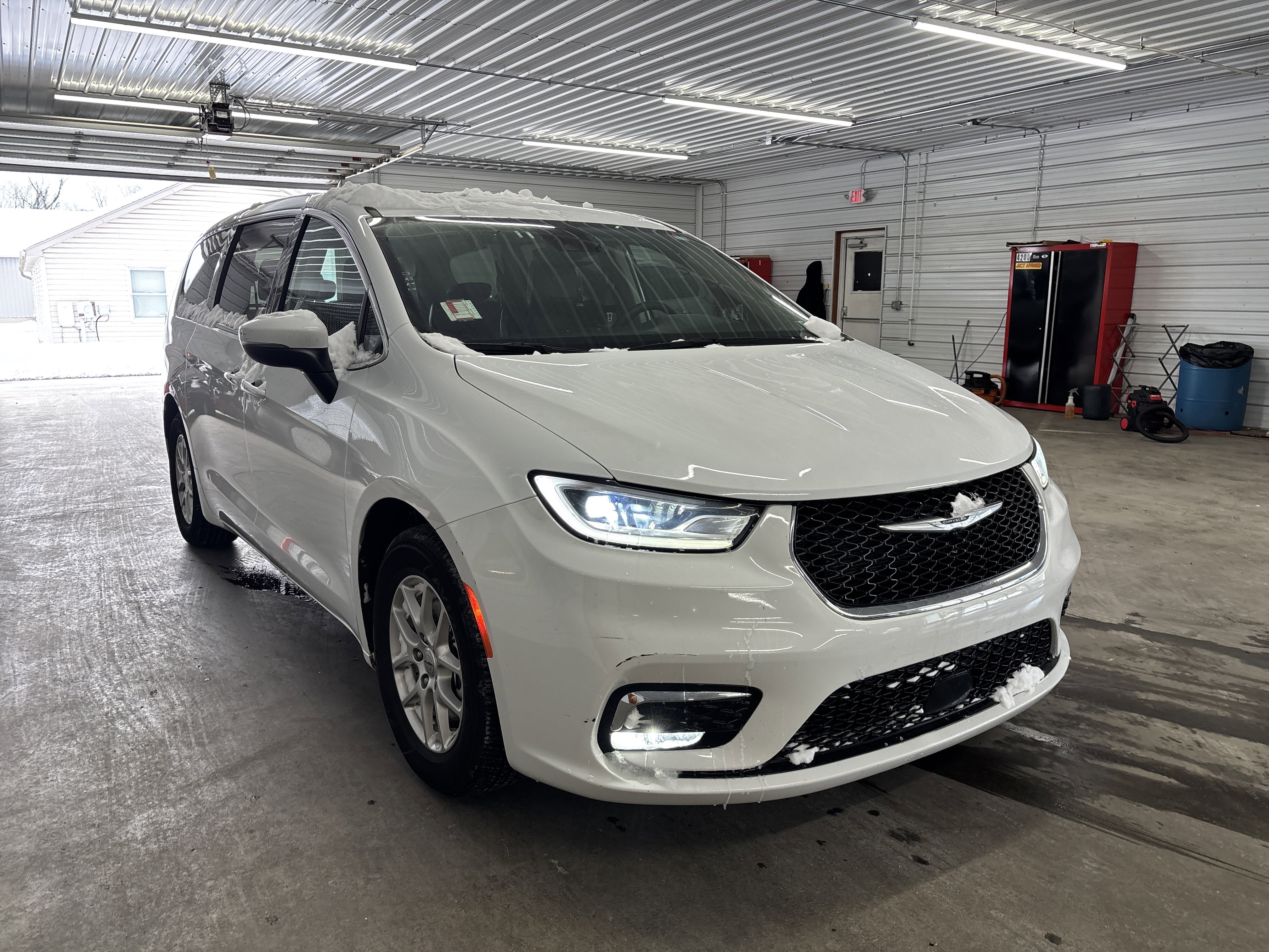 Used 2023 Chrysler Pacifica Touring-L