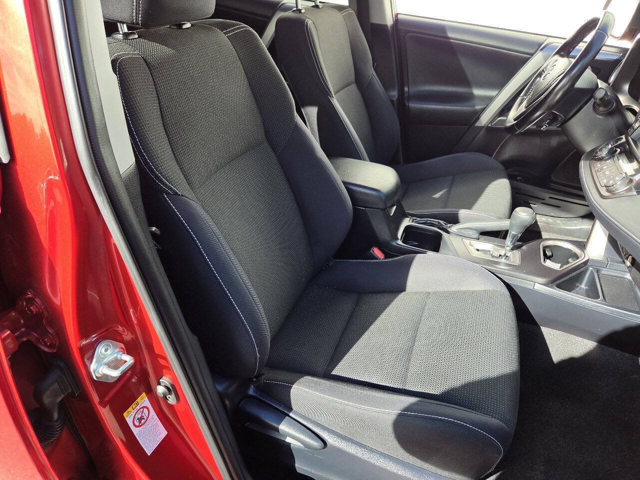 Used 2016 Toyota RAV4 XLE w/ Convenience Package AWD/4WD image 11