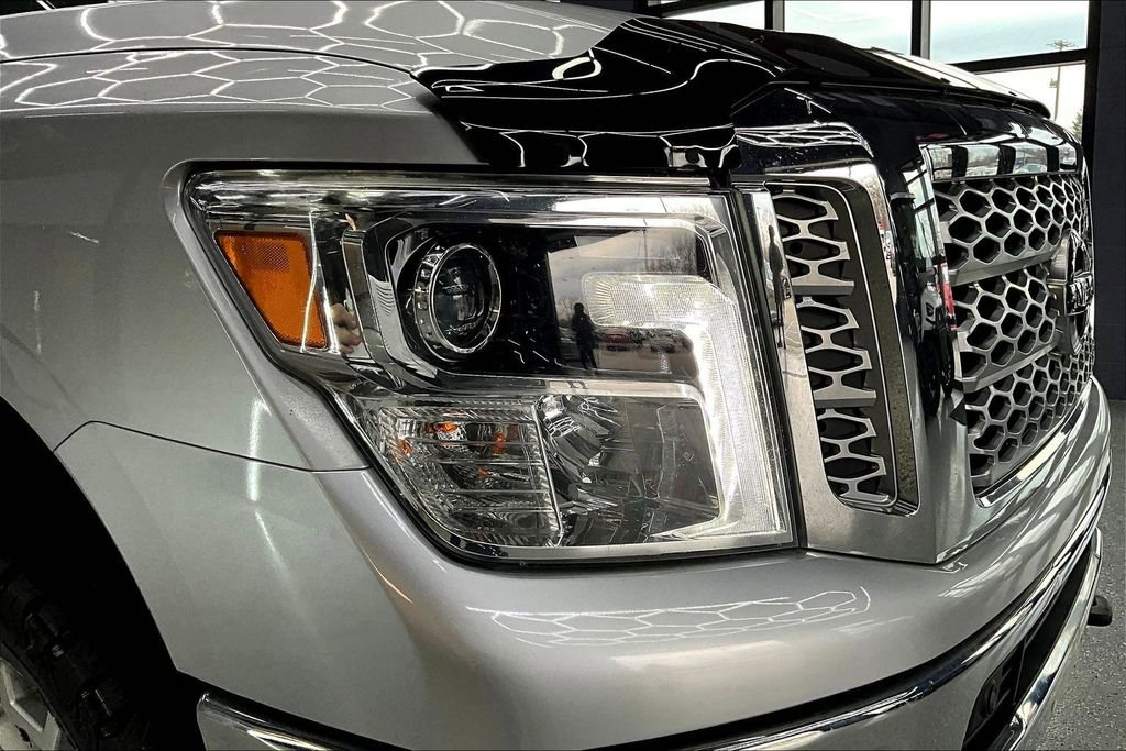 Used 2016 Nissan Titan PRO-4X AWD/4WD image 24