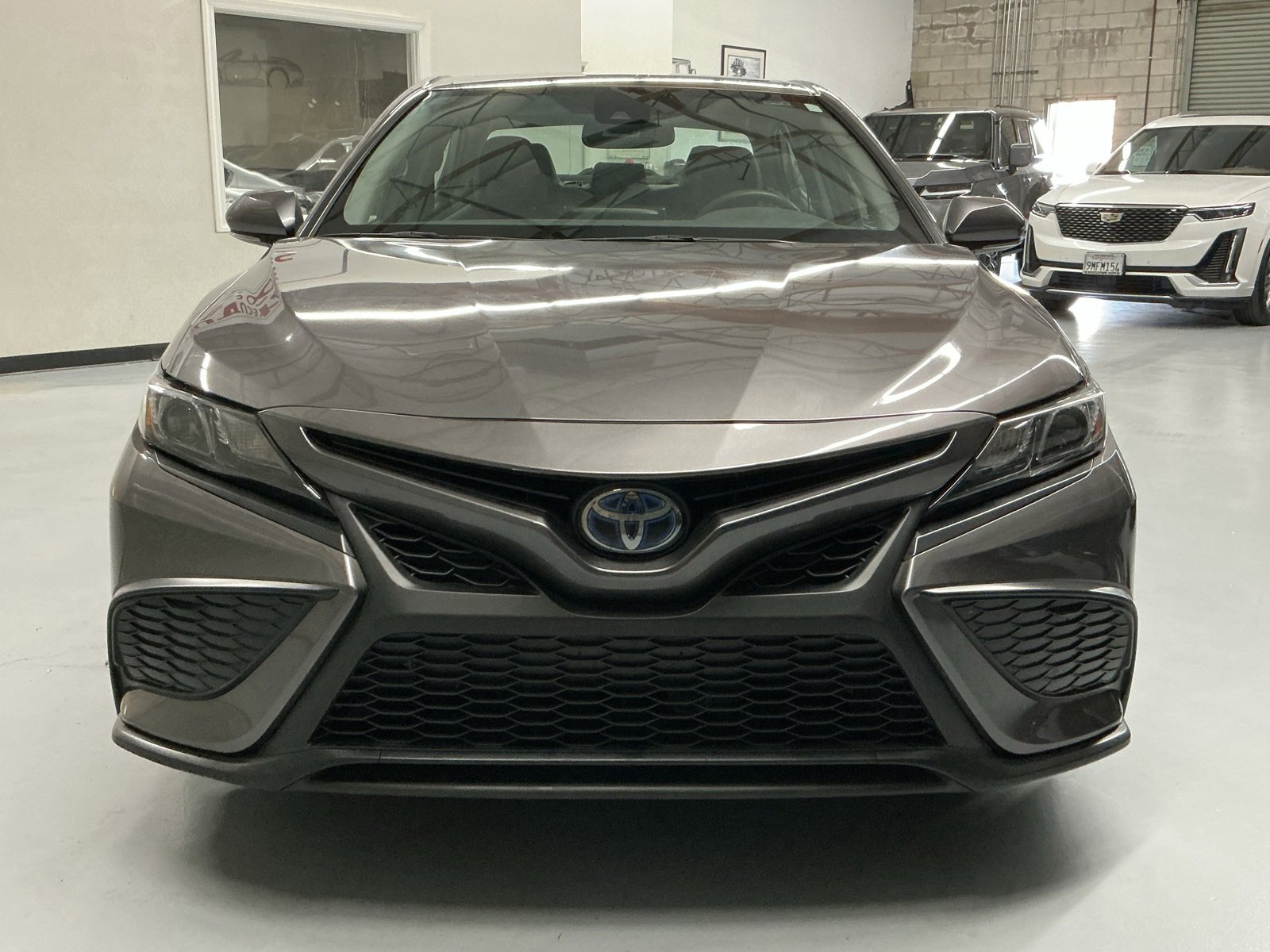 Used 2023 Toyota Camry SE image 2