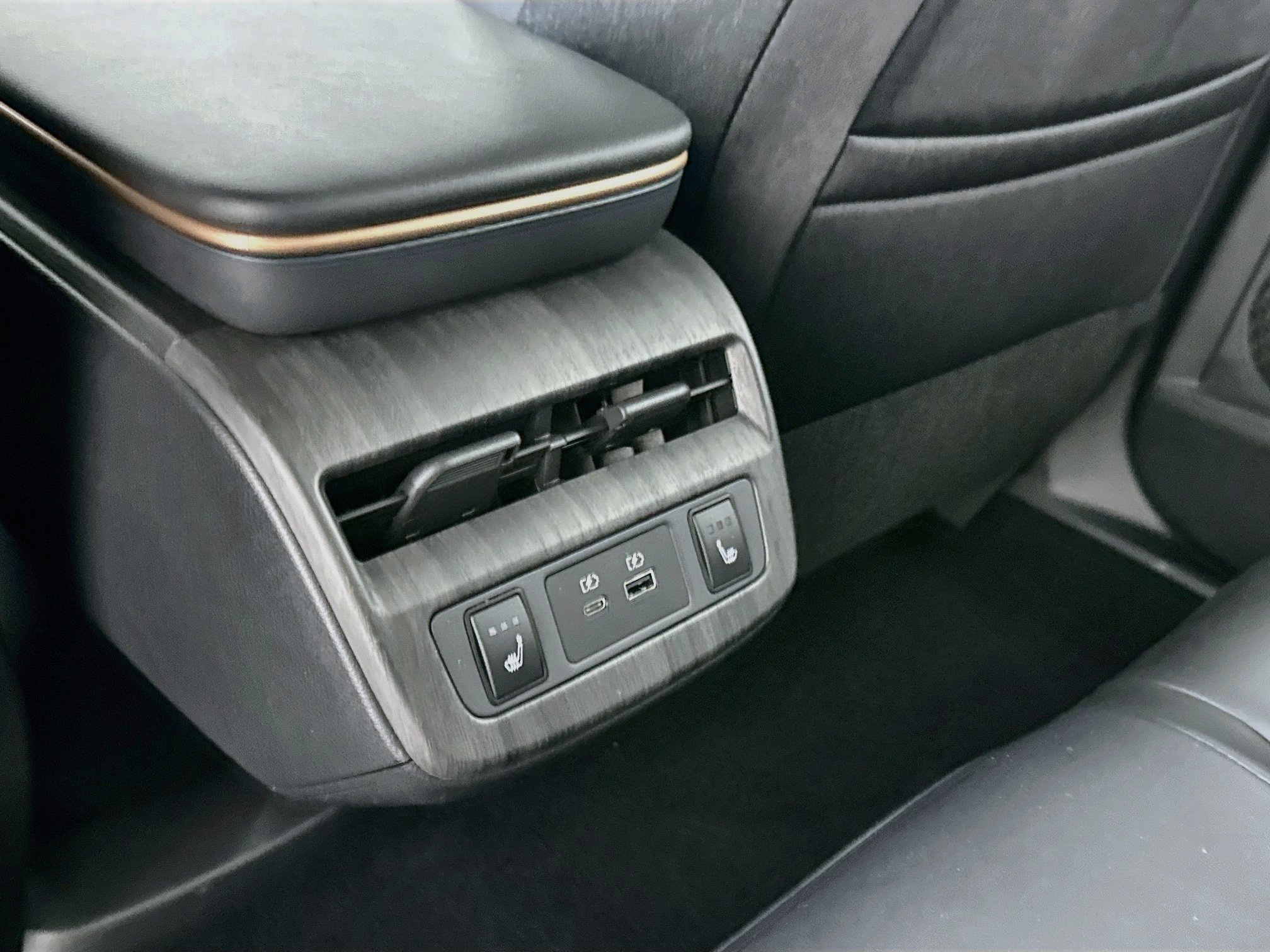 Used 2023 Nissan Ariya FWD image 27
