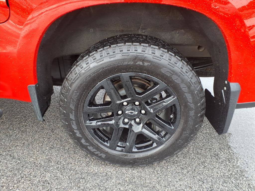 Used 2024 Chevrolet Silverado 1500 Custom w/ Turbomax Blackout Package image 4