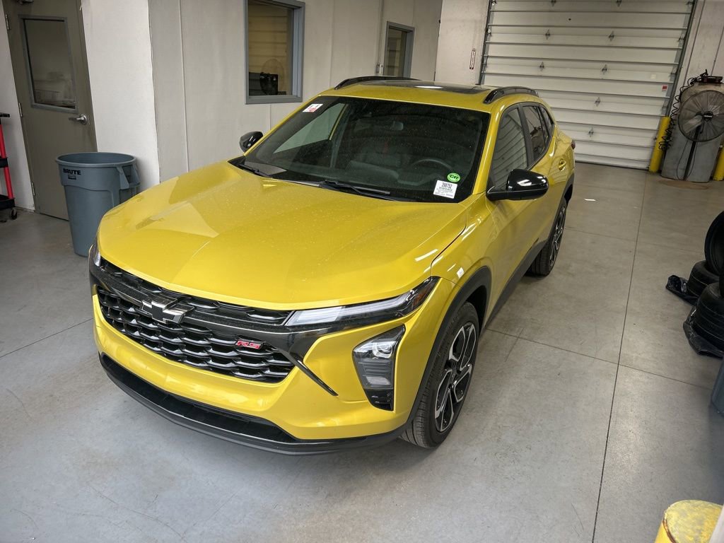 Used 2024 Chevrolet Trax RS w/ Sunroof Package image 1