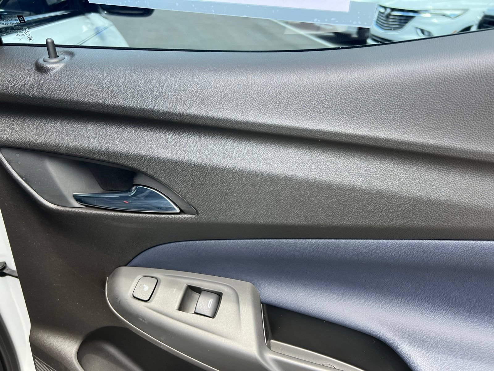 Used 2022 Chevrolet Bolt EUV Premier w/ Super Cruise Package FWD image 48