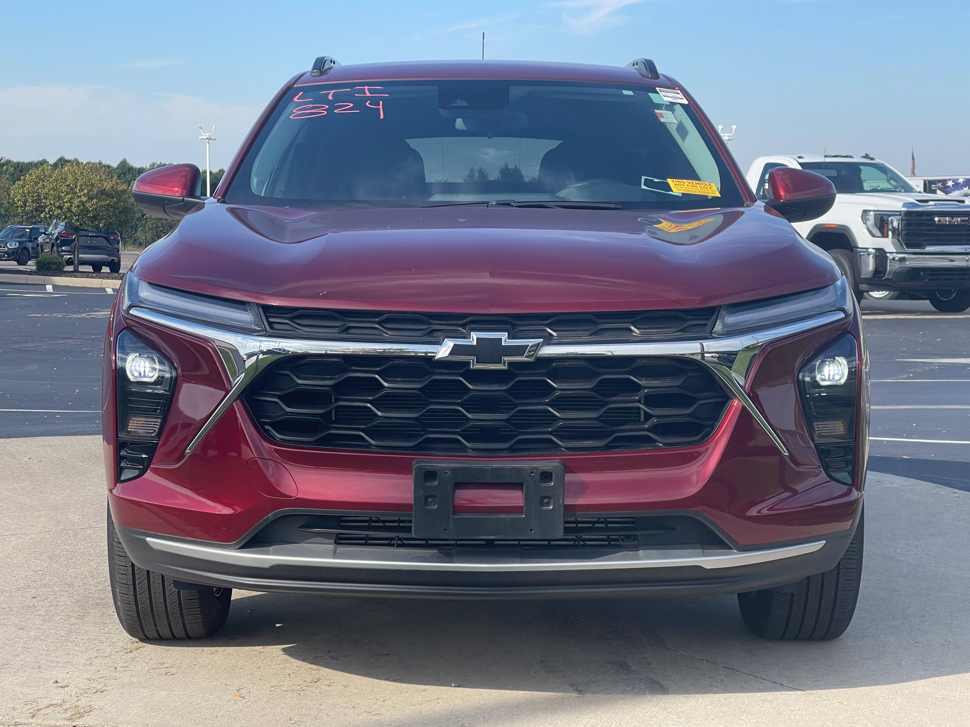 Used 2025 Chevrolet Trax LT w/ Driver Confidence Package FWD image 2