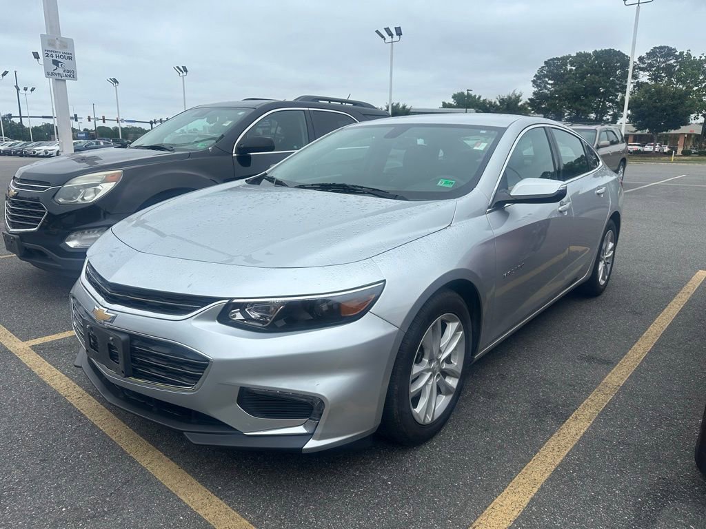 Used 2017 Chevrolet Malibu LT FWD image 1