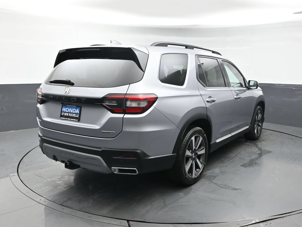 Certified 2025 Honda Pilot Touring image 6