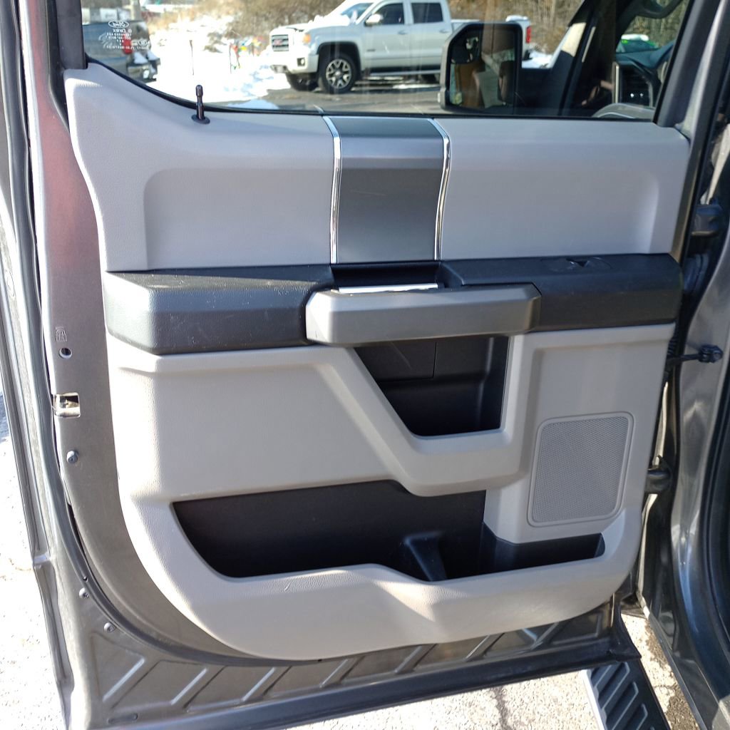 Used 2017 Ford F150 XLT w/ Equipment Group 302A Luxury AWD/4WD image 16