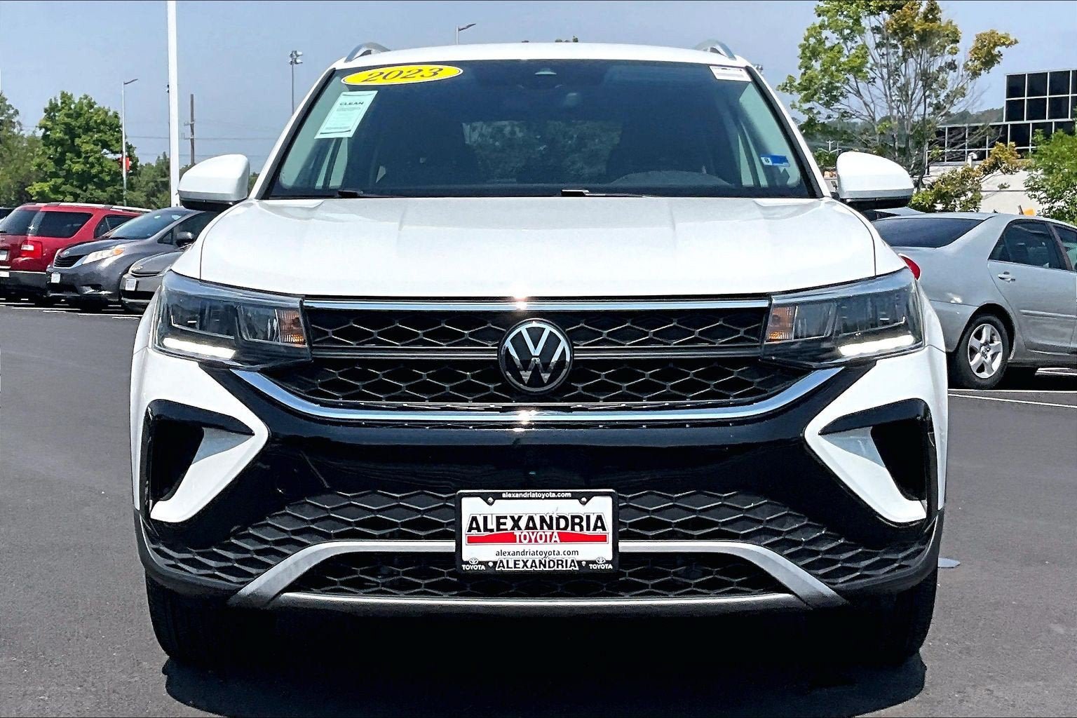 Used 2023 Volkswagen Taos SE AWD/4WD image 3
