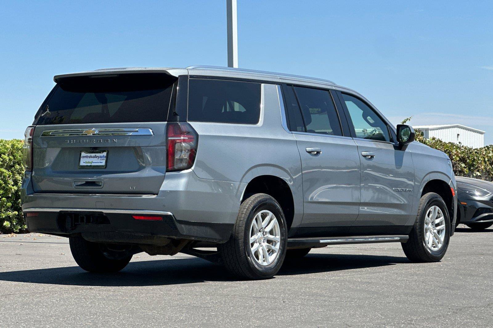 Used 2024 Chevrolet Suburban LT AWD/4WD image 3
