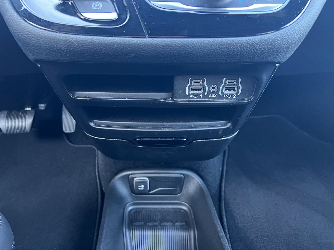 Used 2024 Chrysler Pacifica Limited image 26