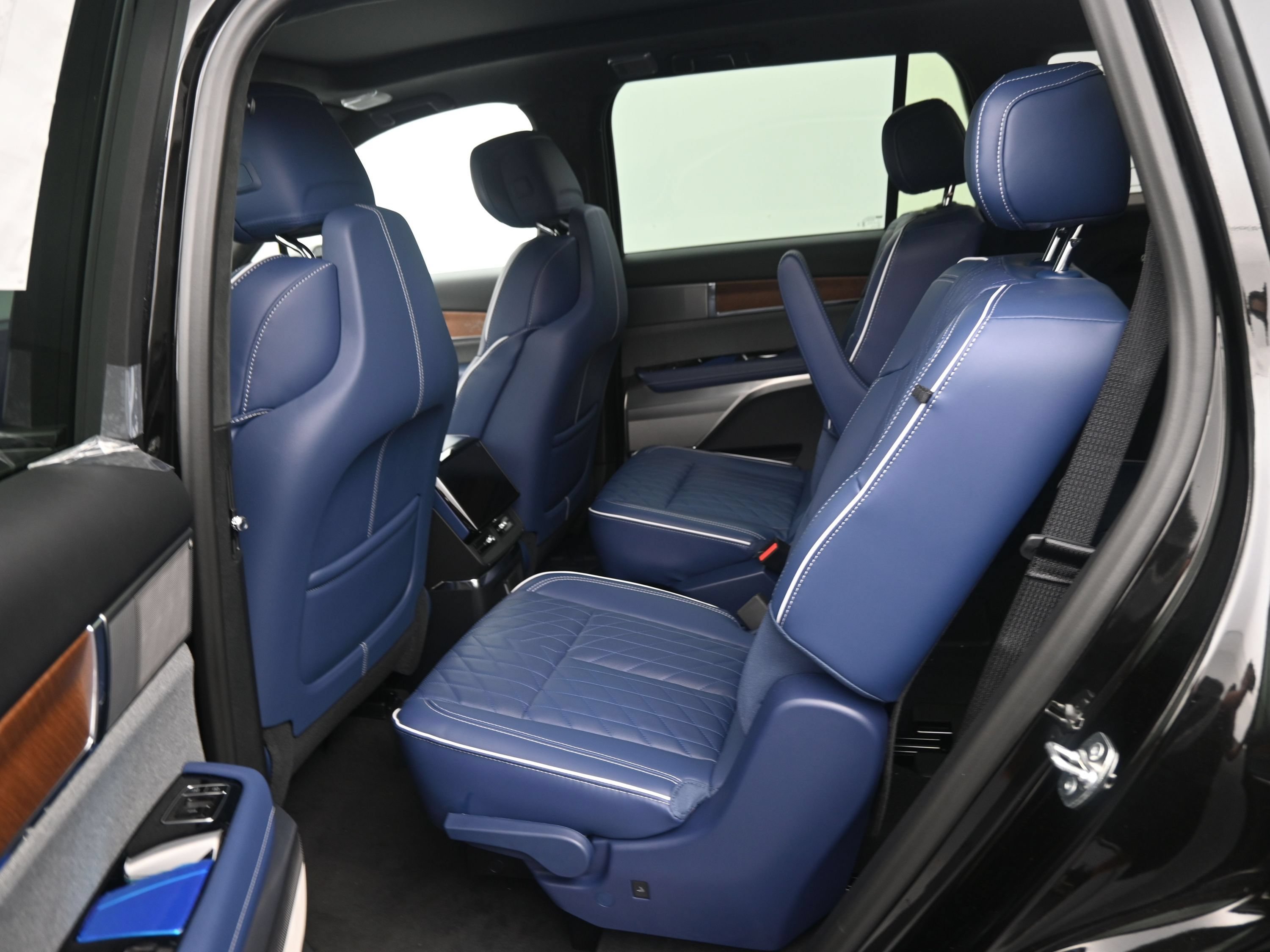New 2026 Cadillac Vistiq Premium Luxury w/ LPO, Floor Liner Package AWD/4WD image 9