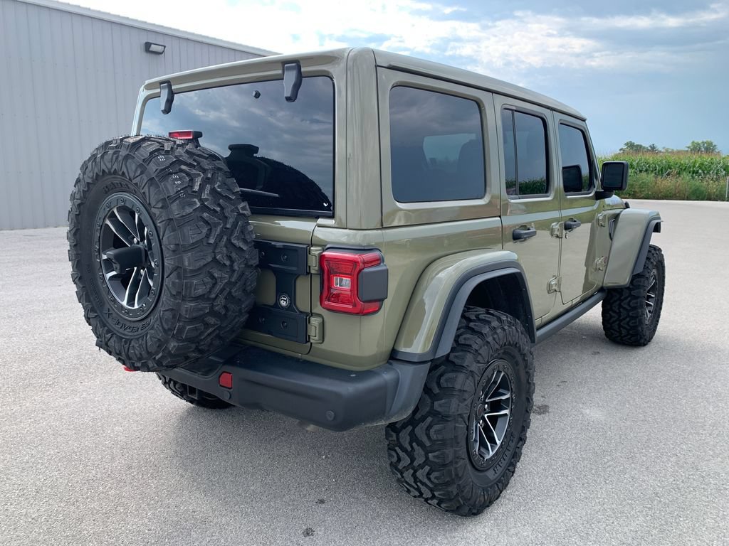 Used 2025 Jeep Wrangler Unlimited Rubicon AWD/4WD image 8