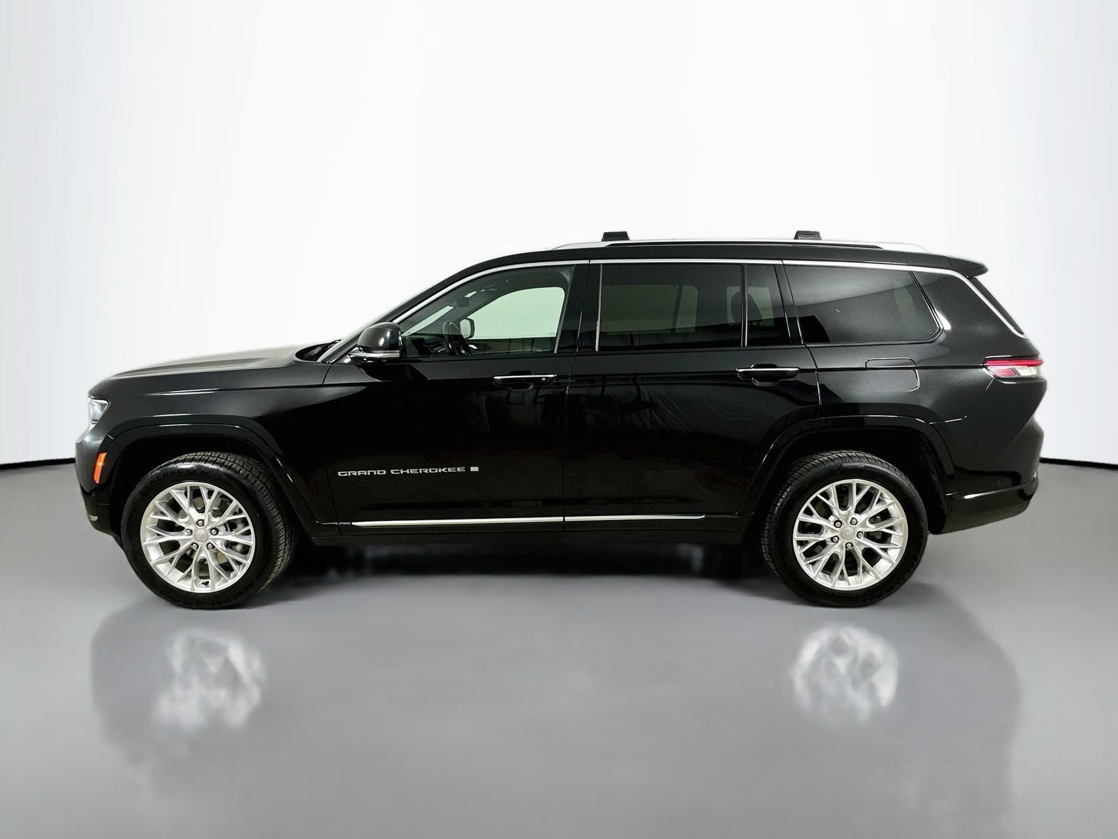Used 2021 Jeep Grand Cherokee L Summit w/ Advanced Protech Group IV AWD/4WD image 8
