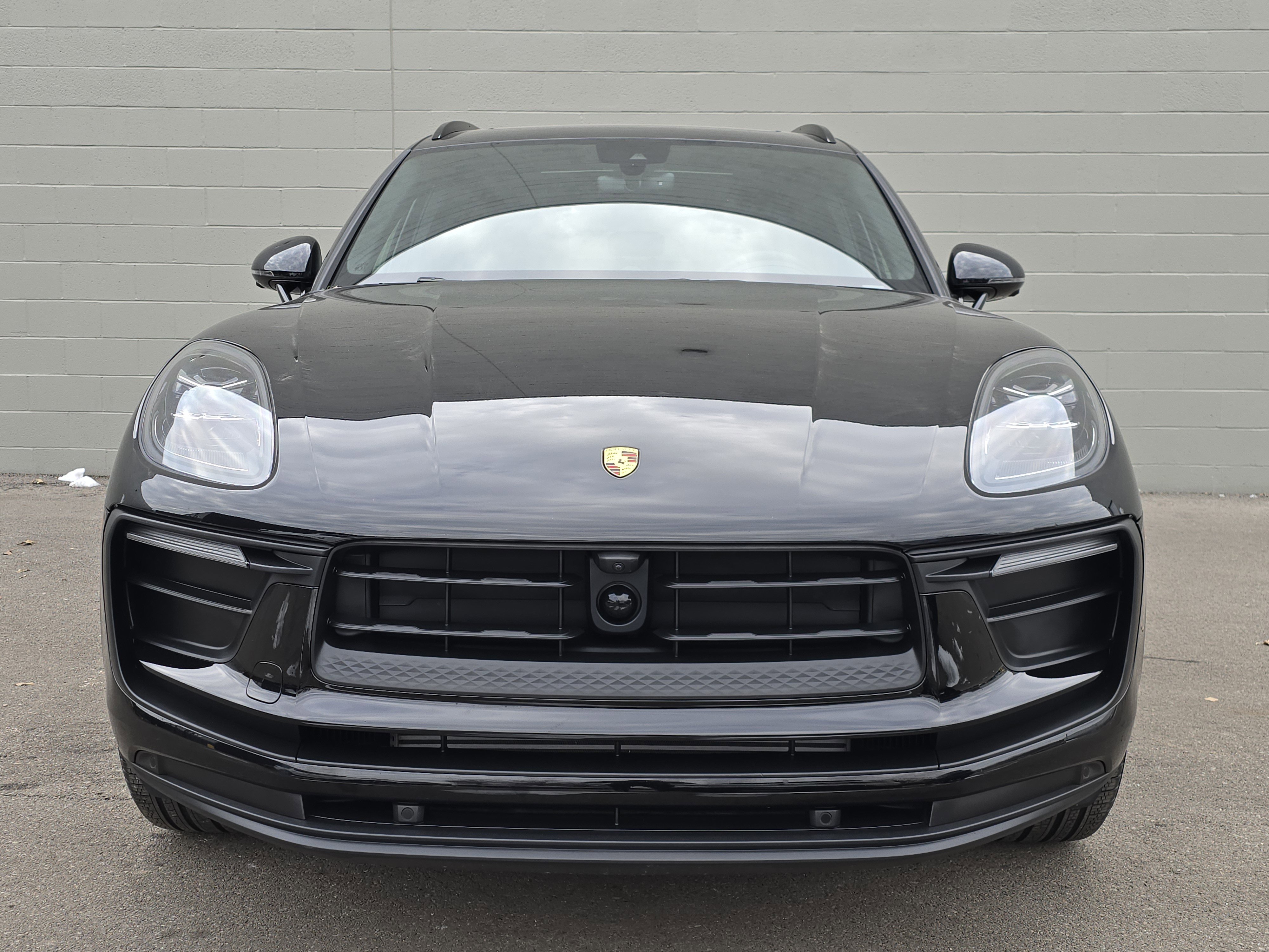 Certified 2025 Porsche Macan image 6