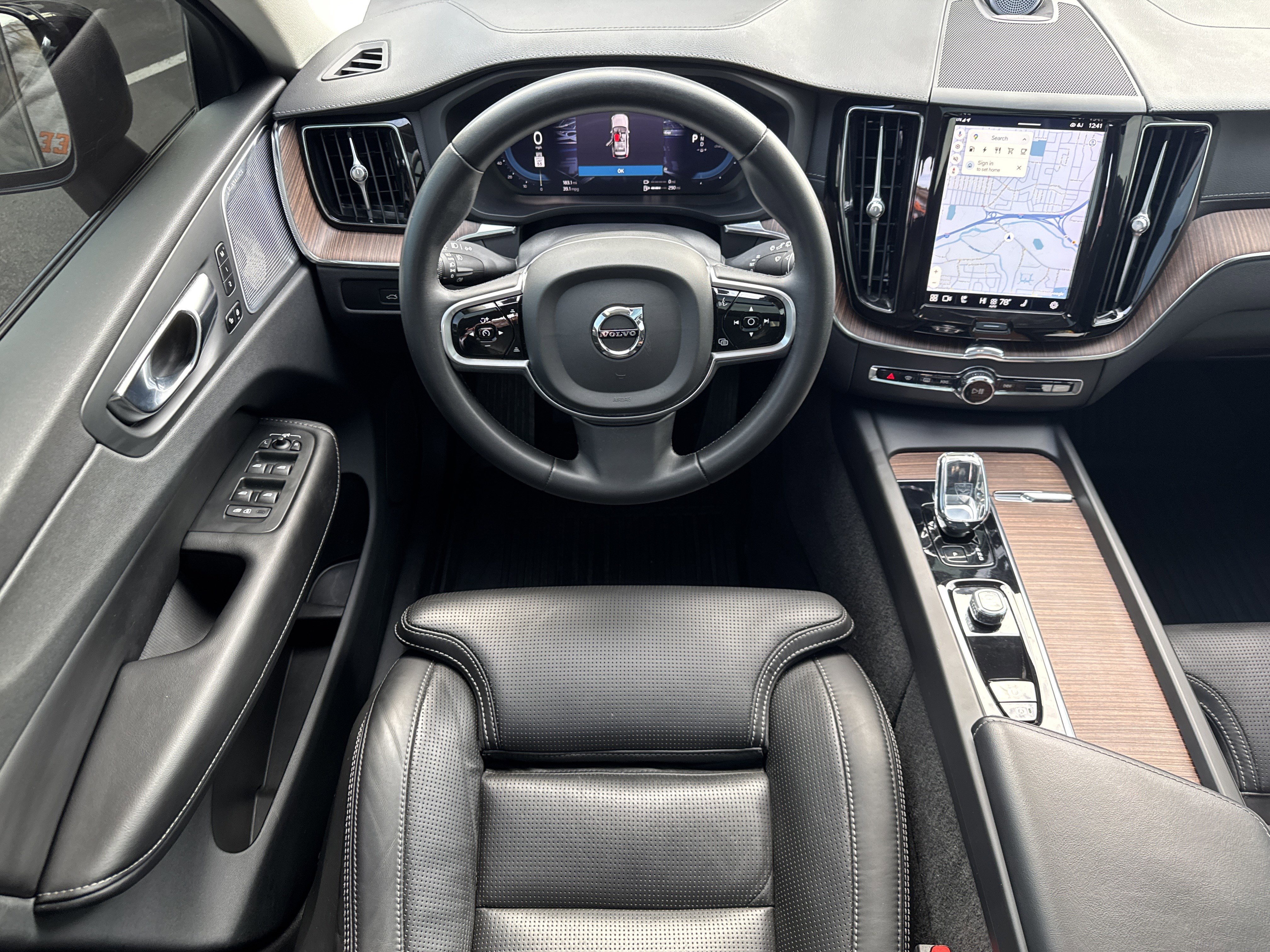 Used 2023 Volvo XC60 T8 Ultimate image 12